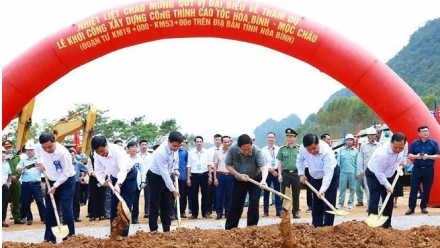 PM attends groundbreaking of Hoa Binh – Moc Chau expressway